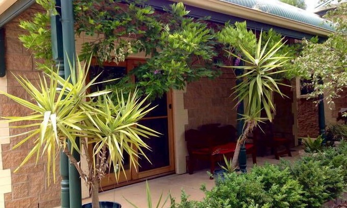 Clare Hotel | Guest Rated Clarevale Cottage B&B with Family-Friendly Comfort