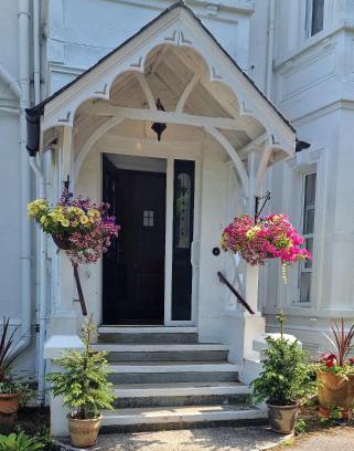 Dormansland Bed & Breakfast | Discover Comfort at Claridge House with Top-Rated Amenities