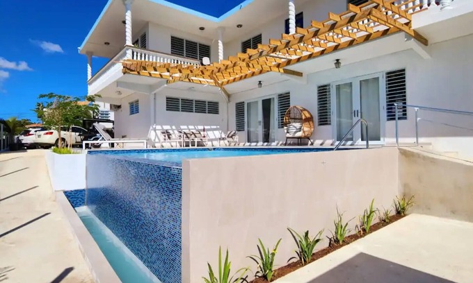 Lajas Apartment | Clarifying Oasis: San Gabriel Poolside Studio