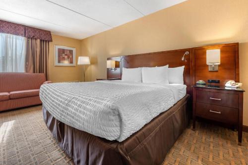 Dunkirk Hotel | Discover Clarion Hotel Conference Center by Lake Erie