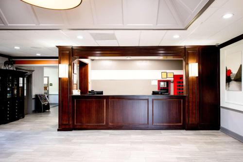 Leesburg Hotel | Cozy Clarion Hotel & Conference Center in Leesburg Awaits