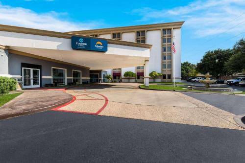 San Angelo Hotel | Discover Clarion Hotel San Angelo: Comfort Near Convention Center