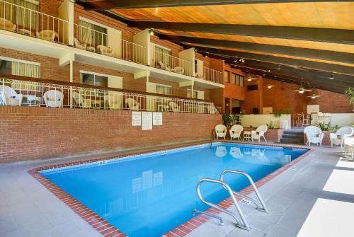 Halltown Hotel | Comfortable Stay at Clarion Inn Harpers Ferry-Charles Town