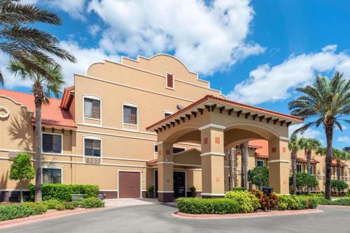National Gardens Hotel | Relax at Clarion Inn Ormond Beach with Oceanfront Views