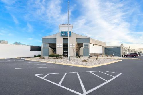 Kearney Hotel | Welcoming Kearney Inn and Convention Center with Ocean Views
