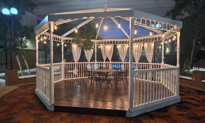 Roswell Hotel | Discover Comfort at Clarion Inn & Suites with Pool and Spa