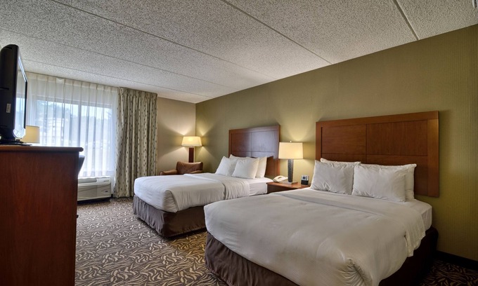 Cortland Hotel | Discover Clarion Inn & Suites - University Area with Spa & Restaurant