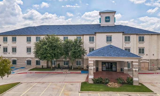 Weatherford Hotel | Inviting Clarion Inn & Suites Weatherford South Awaits You