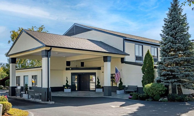 Nashua Hotel | Oceanfront Clarion Inn: Highly Rated with Top Amenities