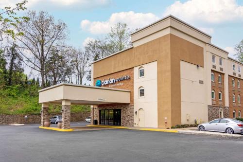 Charlottesville Hotel | Family-Friendly Stay at Clarion Pointe Charlottesville