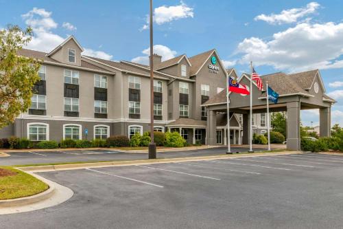 Columbus Hotel | Comfortable Stay at Clarion Pointe Columbus-Bradley Park