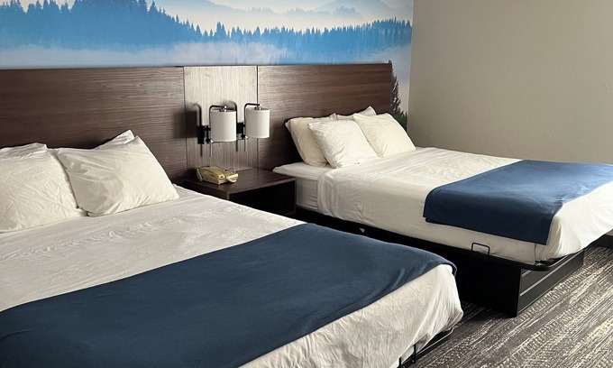 Dillard Hotel | Experience Comfort at Clarion Pointe-Dillard by Blue Ridge