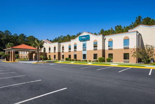 Flemington Hotel | Comfortable Stay at Clarion Pointe Hinesville near Fort Stewart