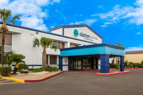 Lake Jackson Hotel | Pet-Friendly Retreat at Clarion Pointe Lake Jackson