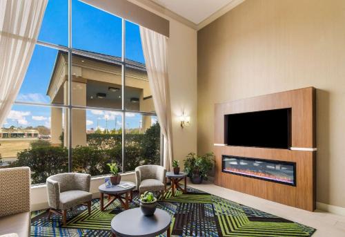 New Bern Hotel | Oceanfront Retreat at Clarion Pointe New Bern Awaits You