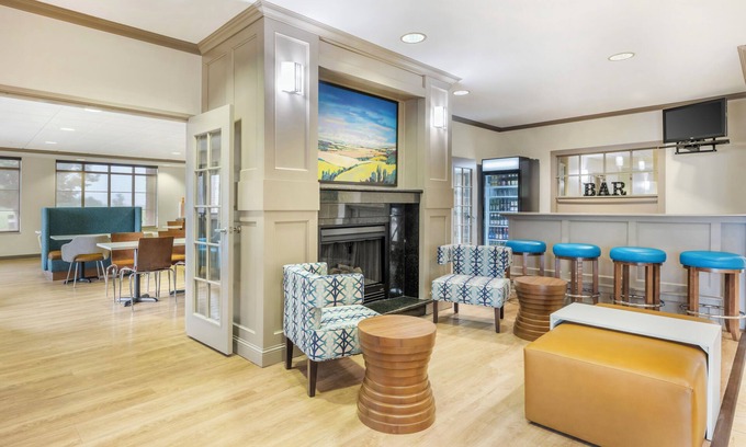 Buffalo Ridge Hotel | Quality Inn & Suites Airport North: Top-Rated Comfort Awaits