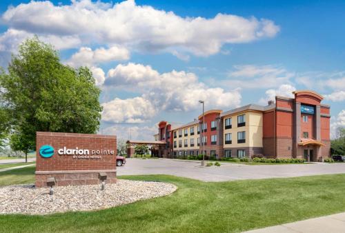 Buffalo Ridge Hotel | Pet-Friendly Quality Inn & Suites with Ocean Views