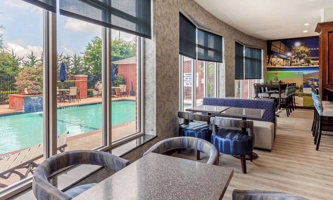 Sulphur Springs Hotel | Unforgettable Stays at Clarion Pointe Sulphur Springs