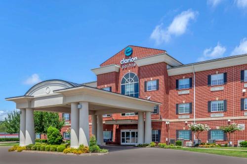 Sulphur Springs Hotel | Pet-Friendly Retreat at Clarion Pointe Sulphur Springs