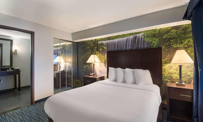 Downtown Syracuse Hotel | Convenient Stay at Clarion Pointe Downtown with Free Breakfast