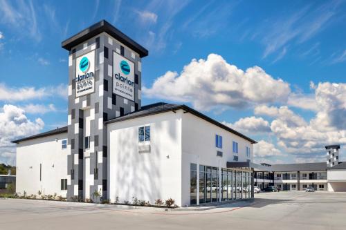 Spring Hotel | Family-Friendly Stay at Clarion Pointe for Memorable Travels