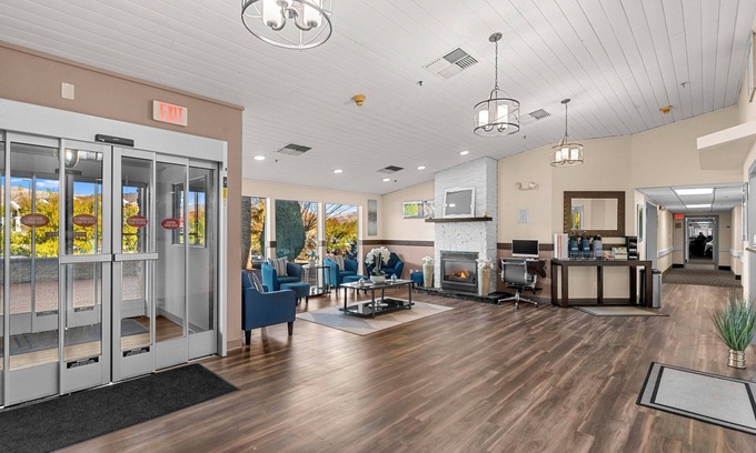 Wenatchee Hotel | Inviting Wenatchee Inn: Pet-Friendly with Pool & Spa