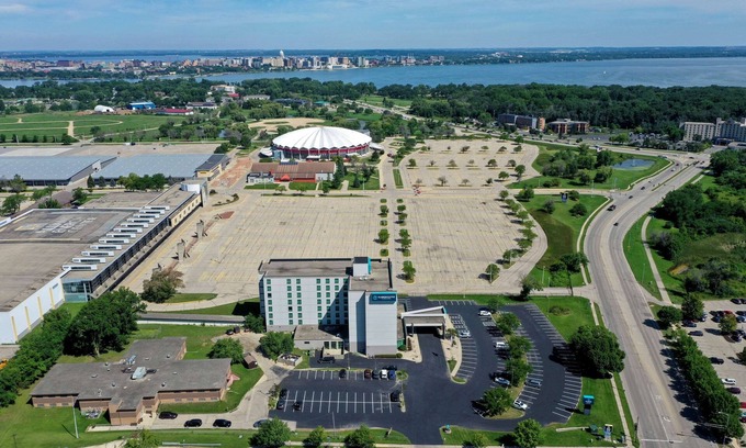 Madison Hotel | Ideal Clarion Suites at the Alliant Energy Center Awaits