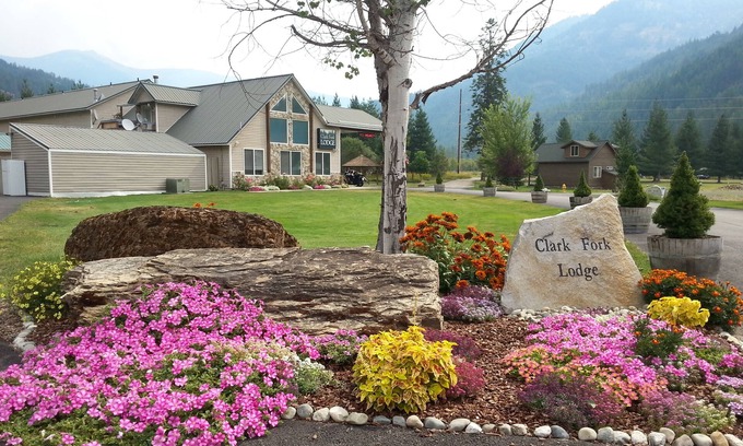 Clark Fork Hotel | Experience Clark Fork Lodge: Oceanfront with Pool & Breakfast