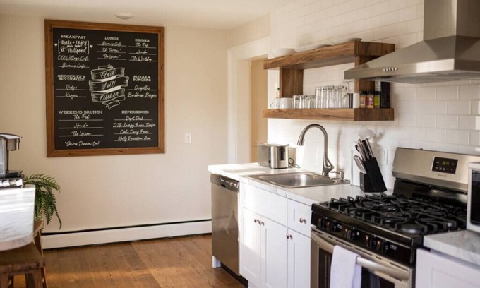 Clarkston Condo | Guest Rated 10/10: Clark Suite at Millpond Inn Awaits
