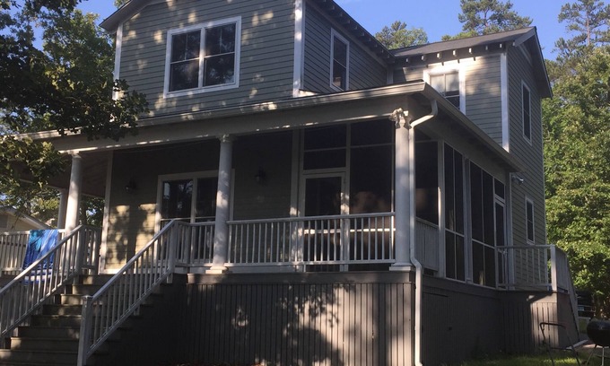 Lincolnton Cabin | Elegant Clarks Hill Lakefront Cabin with Hot Tub & Pool