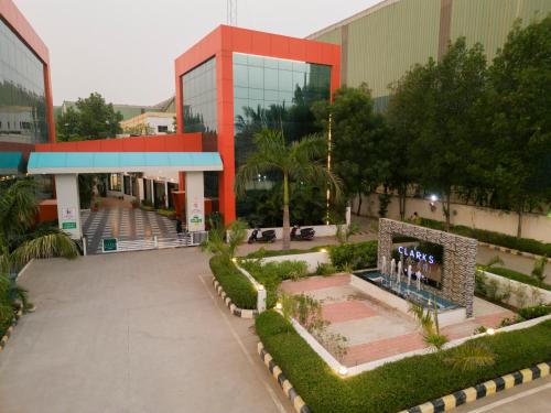 Matar Hotel | Relax at Clarks Safari Kheda, Ahmedabad - Pool & Dining