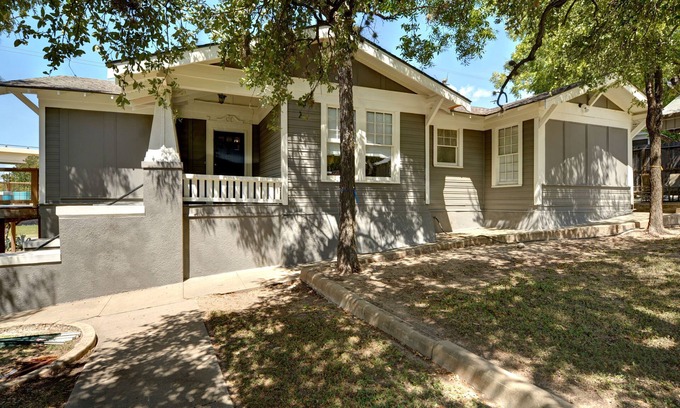 Austin House | Clarksville Work Space with Large Conference Room & Kitchen