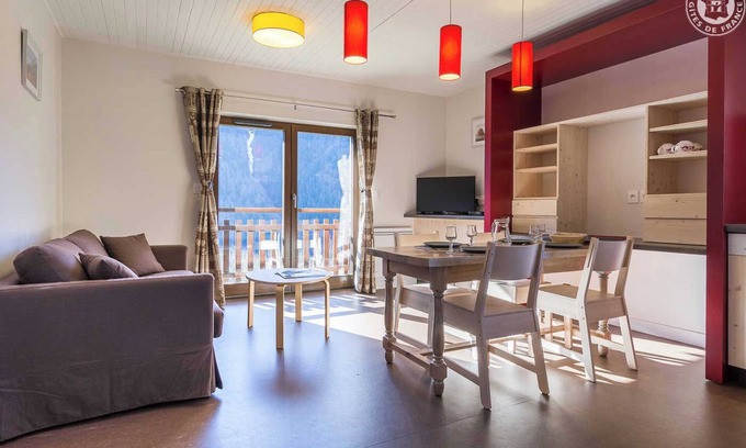 Montsapey House | Welcoming CLARTAN - MONTSAPEY Gîte with Family-Friendly Amenities