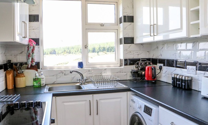 County Waterford Cottage | Discover Clash-Brack: Family-Friendly & Pet Welcoming Stay