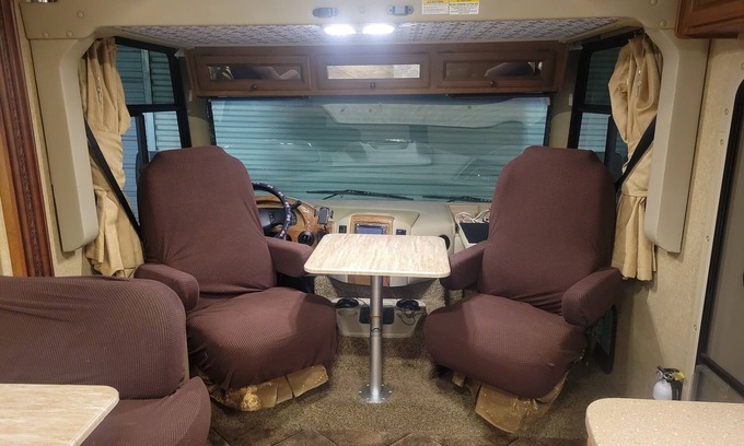 Ocoee House | Explore Our Class A Motorhome: Pet & Child Friendly Stay