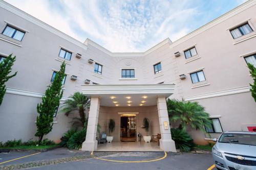 Santa Luiza Hotel | Pet-Friendly Class Hotel Varginha with Pool & Ocean View