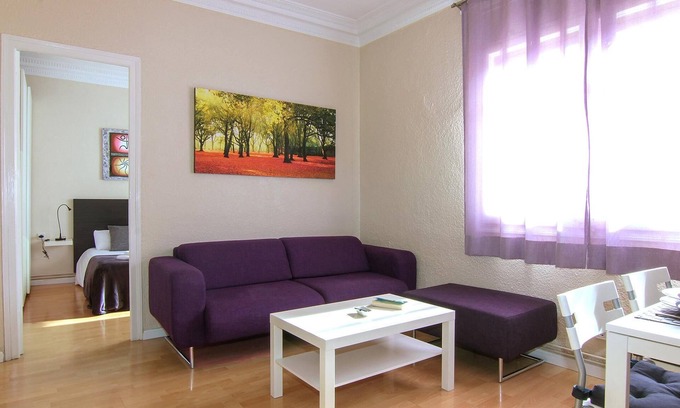 Navas Apartment | Stylish CLASSBEDROOM Barcelona Sagrera Apartment with Spa
