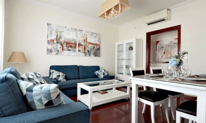 El Poble-sec Apartment | Top-Rated CLASSBEDROOM FIRA BUSINESS APARTMENT Awaits You