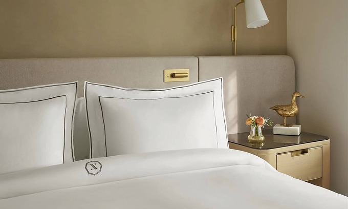 Boston Hotel | Cozy 1 Bedroom Suite at The Newbury Boston - Pet Friendly!