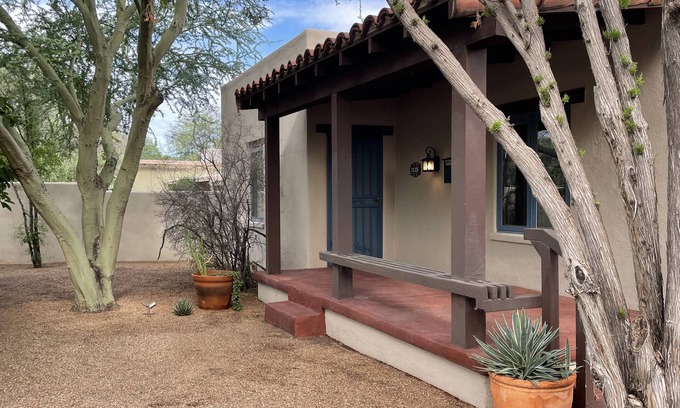 Palo Verde House | Impressive Tucson Adobe Bungalow with Kitchen Amenities