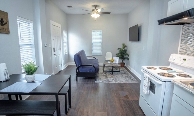 Five Points Apartment | Elegant 1BR Apartment with Spa and Breakfast Amenities
