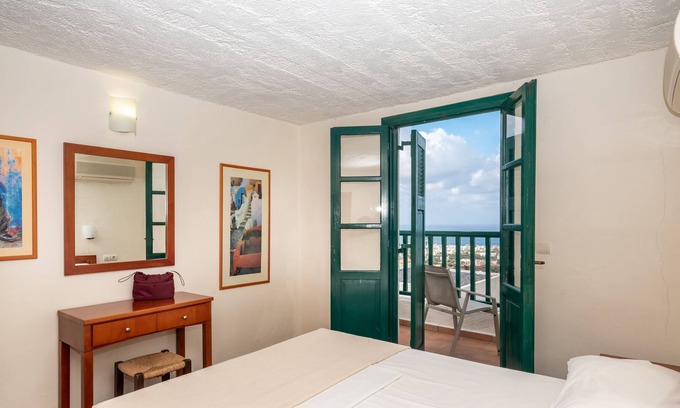 Piskopiano House | Classic 2 Bedroom Sea View Apartment, Kalimera Village