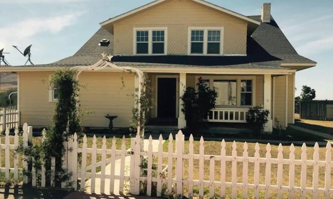 Orcutt House | Elegant 20th Century Hotel with Family Amenities & Spa