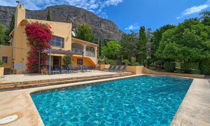 Montgo de Toscamar House | Bright Getaway with Private Pool in Javea, Costa Blanca