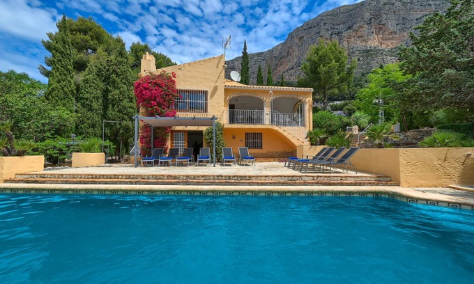 Montgo de Toscamar House | Bright House with Private Pool in Javea, Costa Blanca