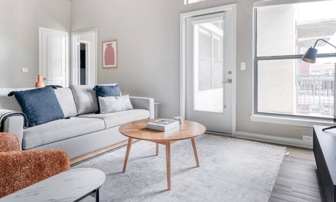 Barton Heights Apartment | Classic Barton Springs 2BR w/ W/D, Gym & Pool nr Town Lake, by Blueground