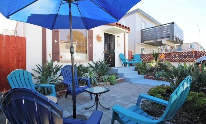 Central Mission Beach Cottage | Beach Cottage Retreat: Oceanfront Bliss & Family Friendly