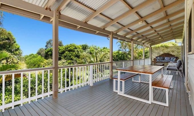 Pottsville House | Classic Beach House on Surfside - Pet Friendly