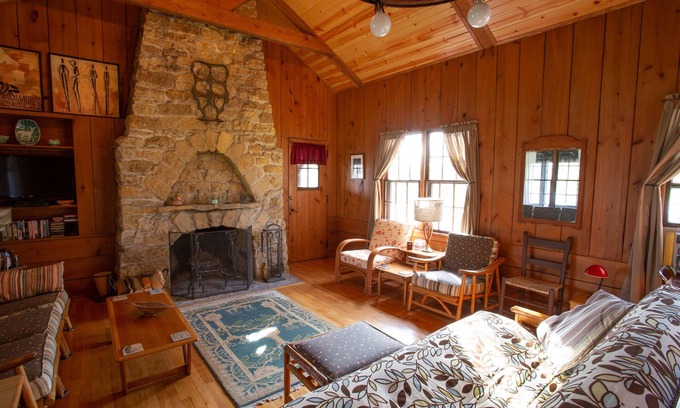 Lake Ripley Cottage | Cozy Cabin Retreat with Big Screen Porch and Pool Access