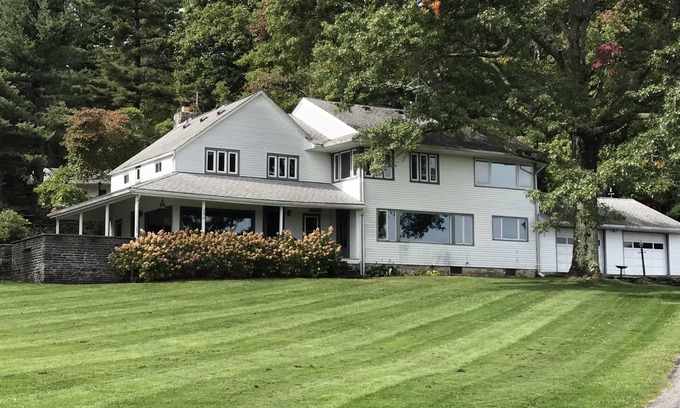 Glenford House | Classic Catskills Estate: Top-Rated with Ocean Views!